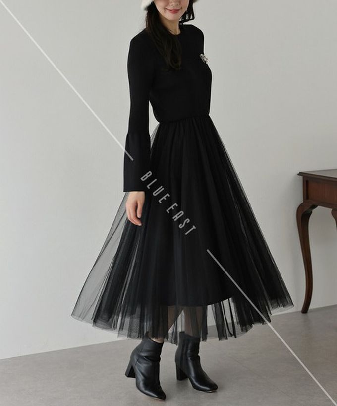 日本 BLUE EAST - 優雅薄紗拼接羅紋針織喇叭袖洋裝-黑