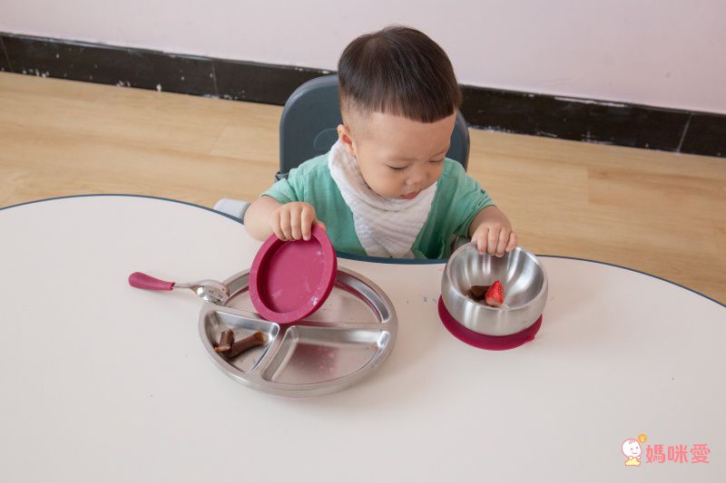 用到小學沒問題【Avanchy】分隔吸盤餐盤，自主吃飯首選