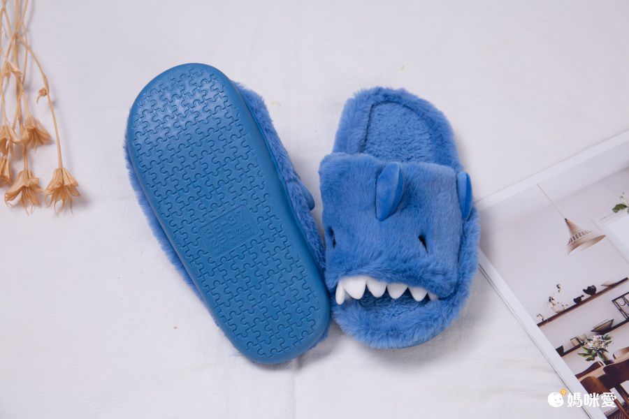 毛毛保暖室內拖鞋-可愛鯊魚-藍色