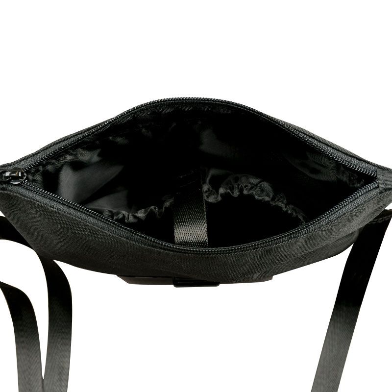 akachan honpo - 斜背包 有濕紙巾收納功能-黑色