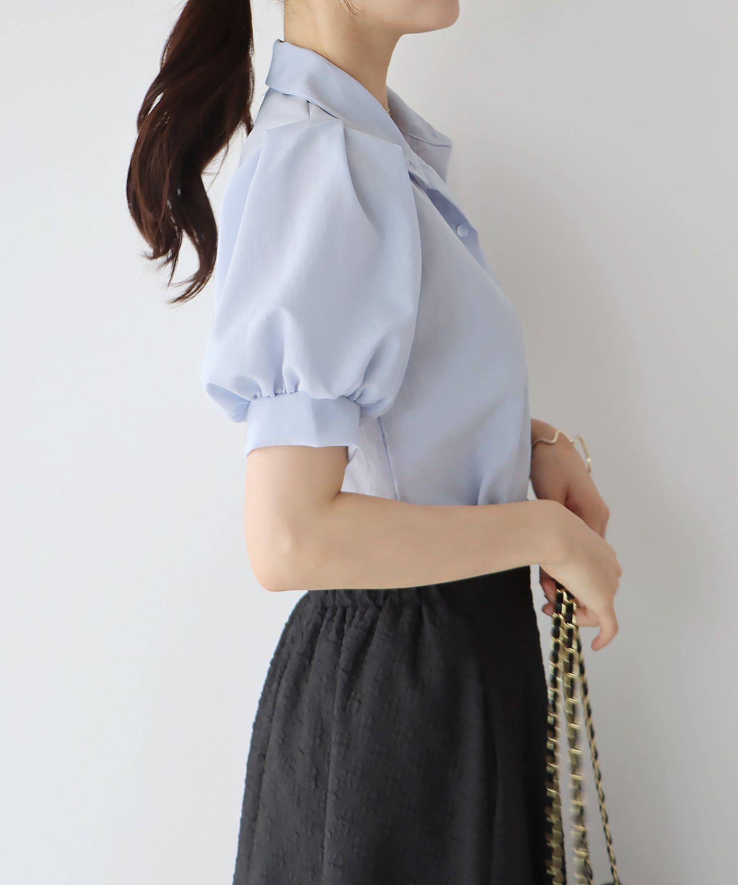 日本 BLUE EAST - 優雅百搭泡泡短袖襯衫-深藍