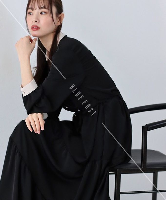 日本 BLUE EAST - [人氣款]簡約抽繩收腰長袖洋裝-彩色花卉-黑