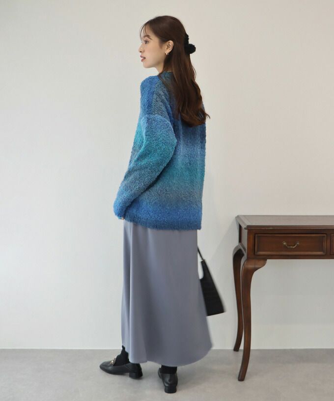 日本 BLUE EAST - 柔軟的夢漸層圓領毛衣-海洋藍