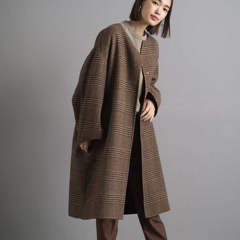 日本 OMNES - 52%羊毛混紡圓領寬版落肩格紋大衣-咖啡 (Free)