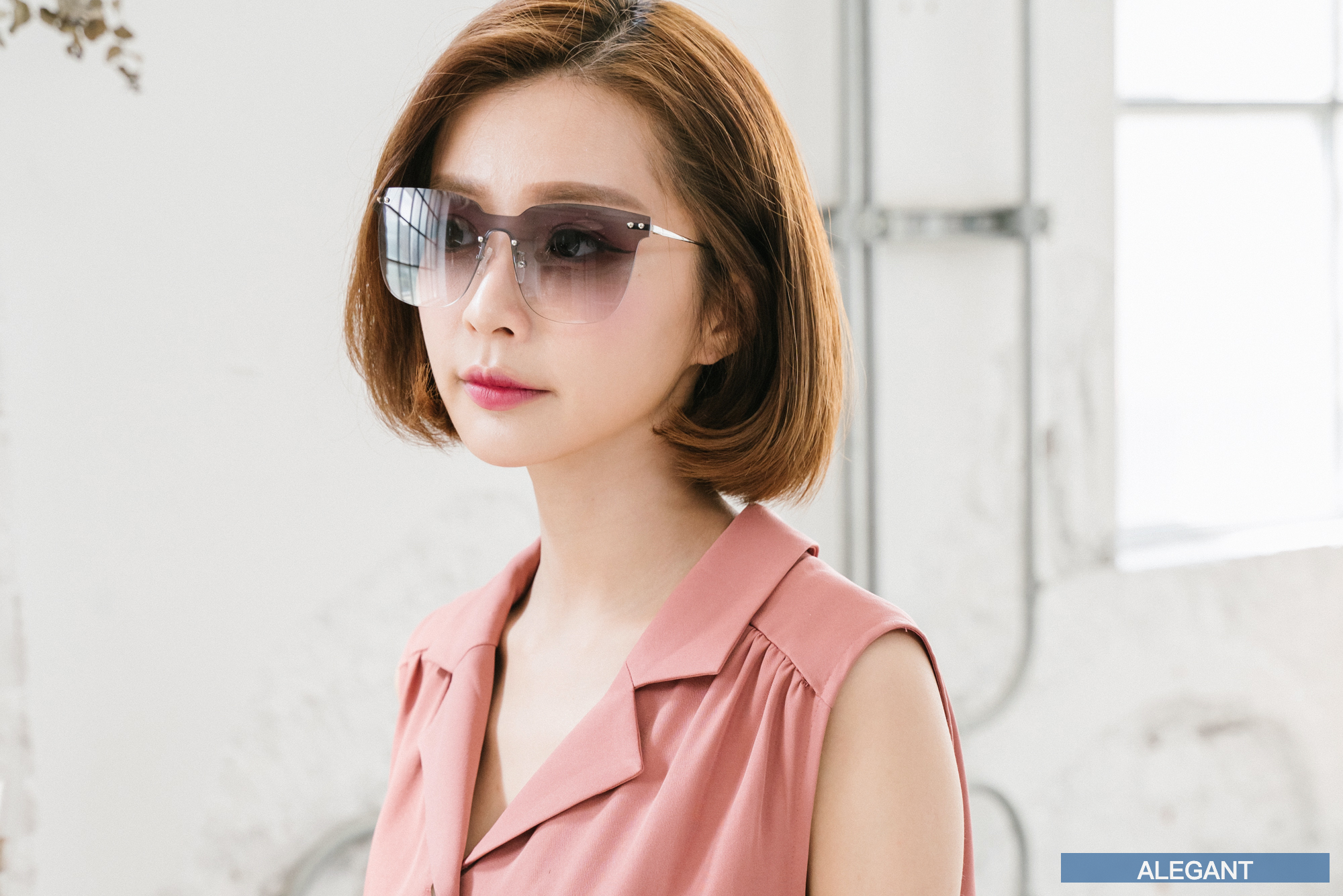 ALEGANT - 眉型無框設計果凍藍漸層墨鏡│UV400太陽眼鏡