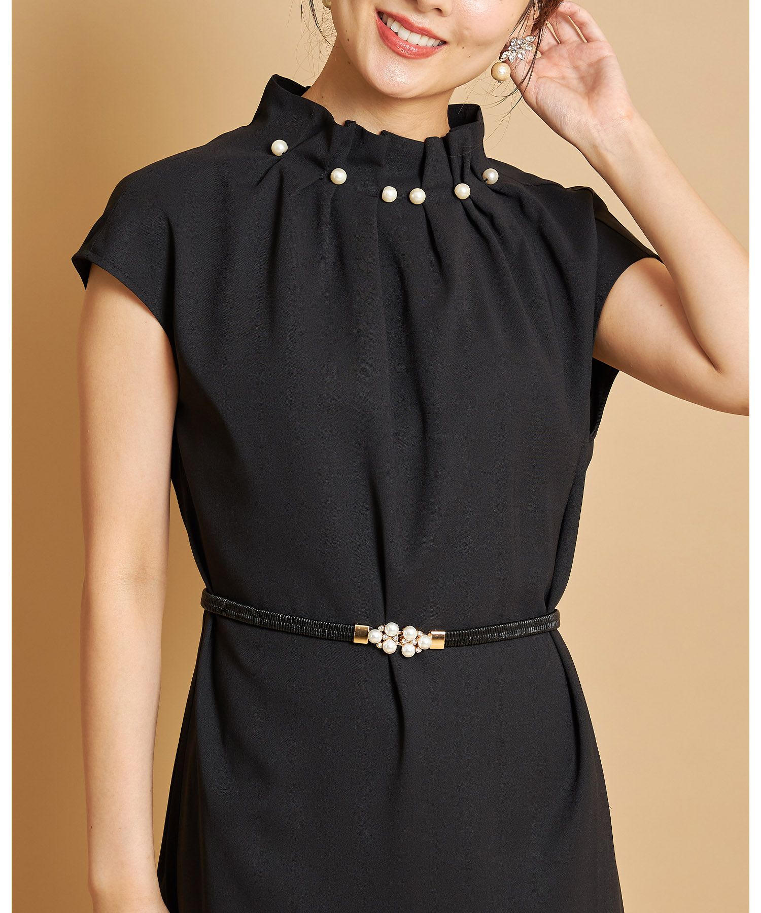 日本 tocco-closet - 高雅珍珠皺摺簡約洋裝-知性黑