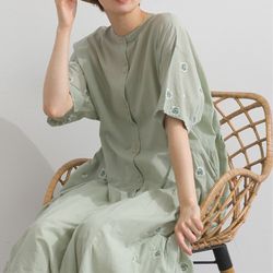 日本 Lupilien - 印度棉 可愛小花刺繡襯衫式短袖洋裝-煙燻綠
