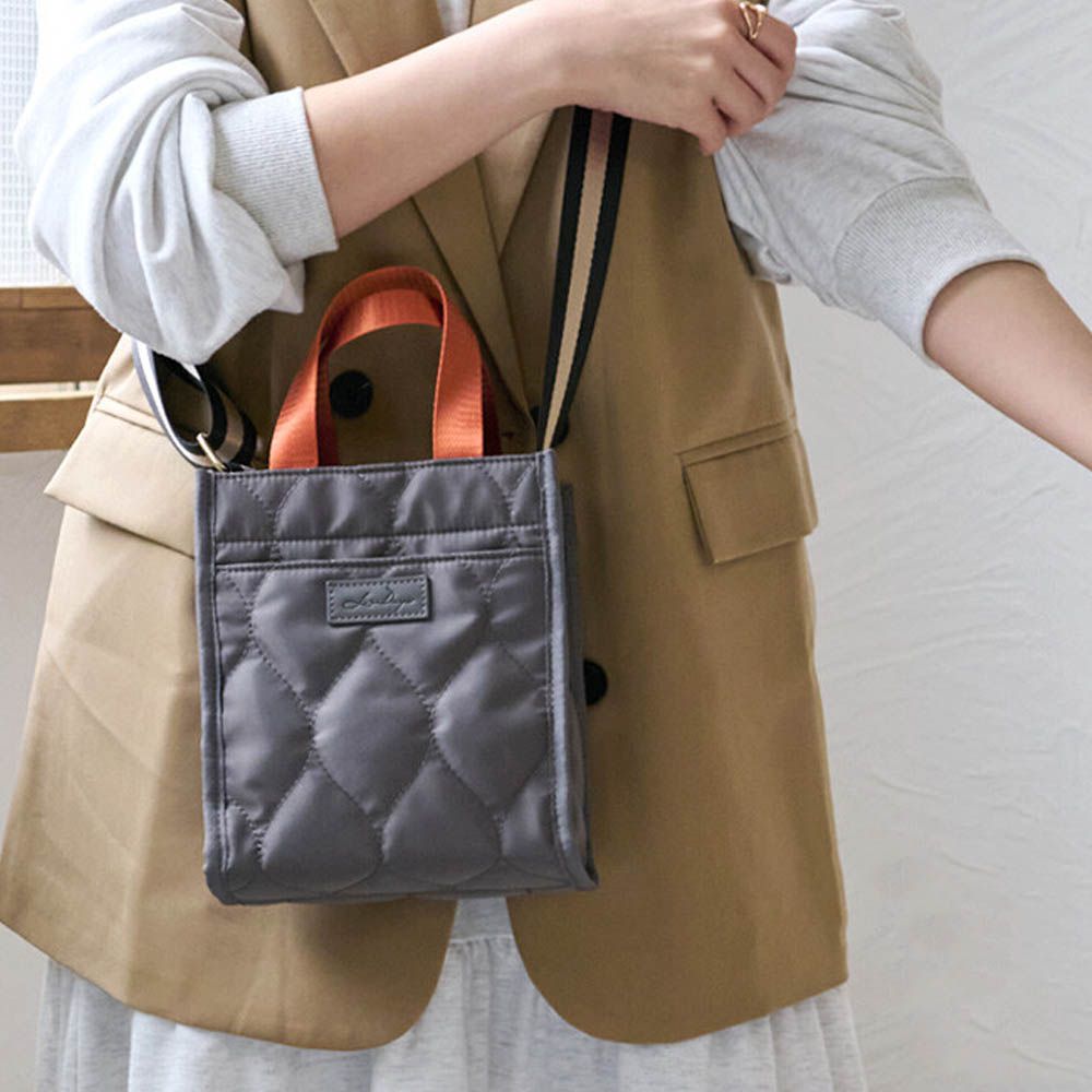 防潑水 輕巧絎縫方形側背小包-深灰x橘