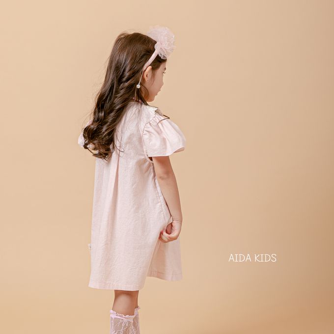 韓國 AIDA - 花紋雕飾領泡泡袖連身洋裝-淺粉