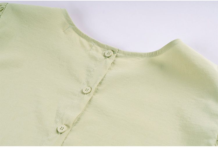 反轉設計圓領短袖上衣-背面鈕扣-黑灰色