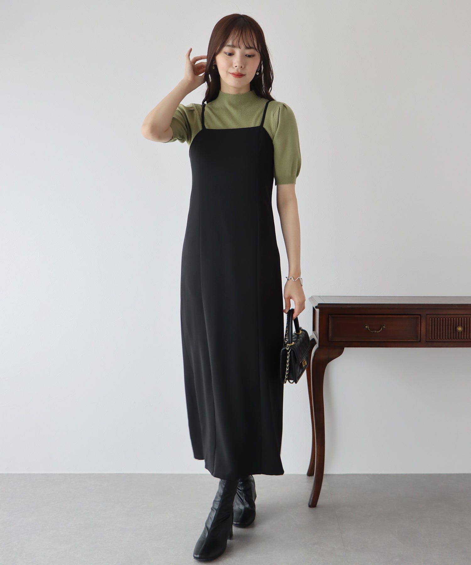 日本 BLUE EAST - 甜美彈性羅紋泡泡袖上衣-咖啡