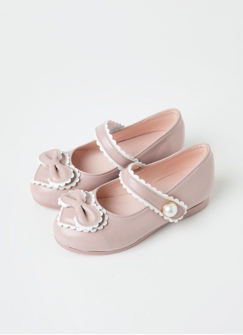 韓國 OZKIZ - 愛心蝴蝶結珠釦裝飾皮鞋-淺粉