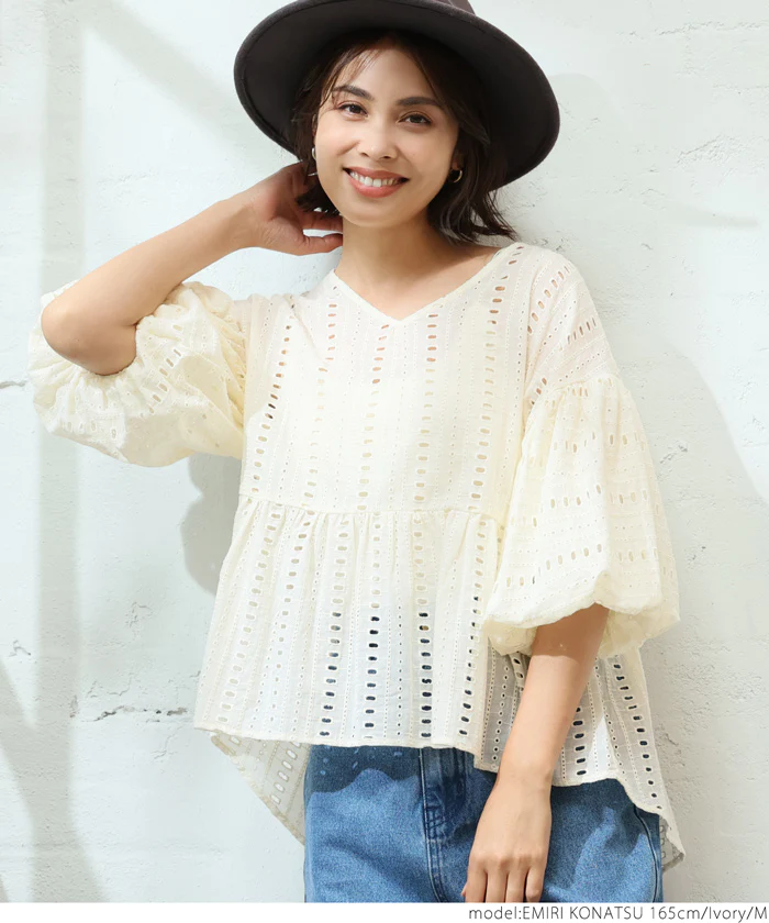日本 COCA - 純棉鏤空裙擺泡泡袖上衣-米杏