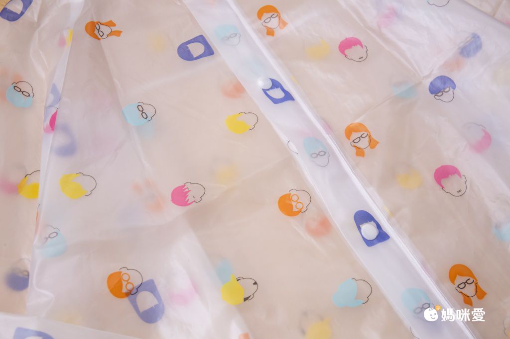 卡通圖書包位兒童雨衣(附收納袋)-小小人-帽簷無反光條