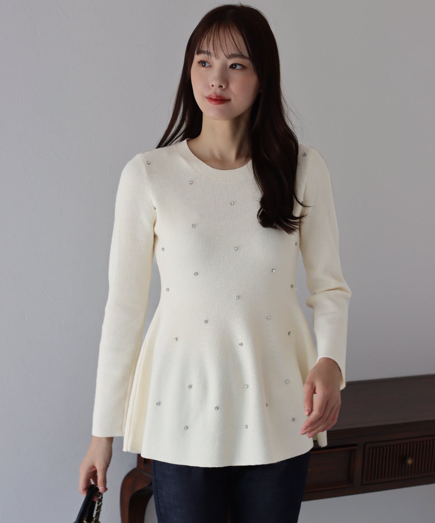 日本 BLUE EAST - 奢華墜飾傘狀修身針織上衣-黑