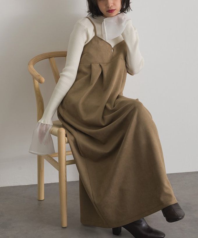 日本 ELENCARE DUE - 柔美垂墜感優雅絨面吊帶洋裝-卡其棕