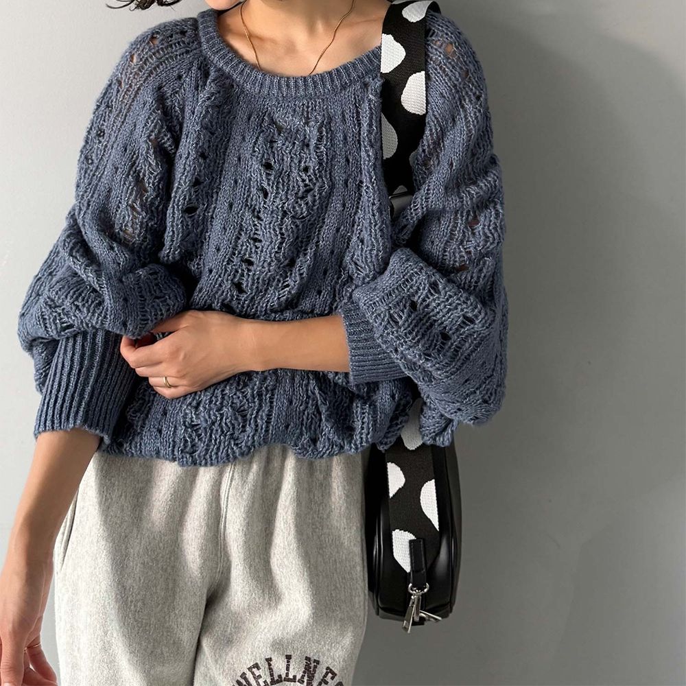 蓬鬆鏤空寬袖針織上衣-深灰藍