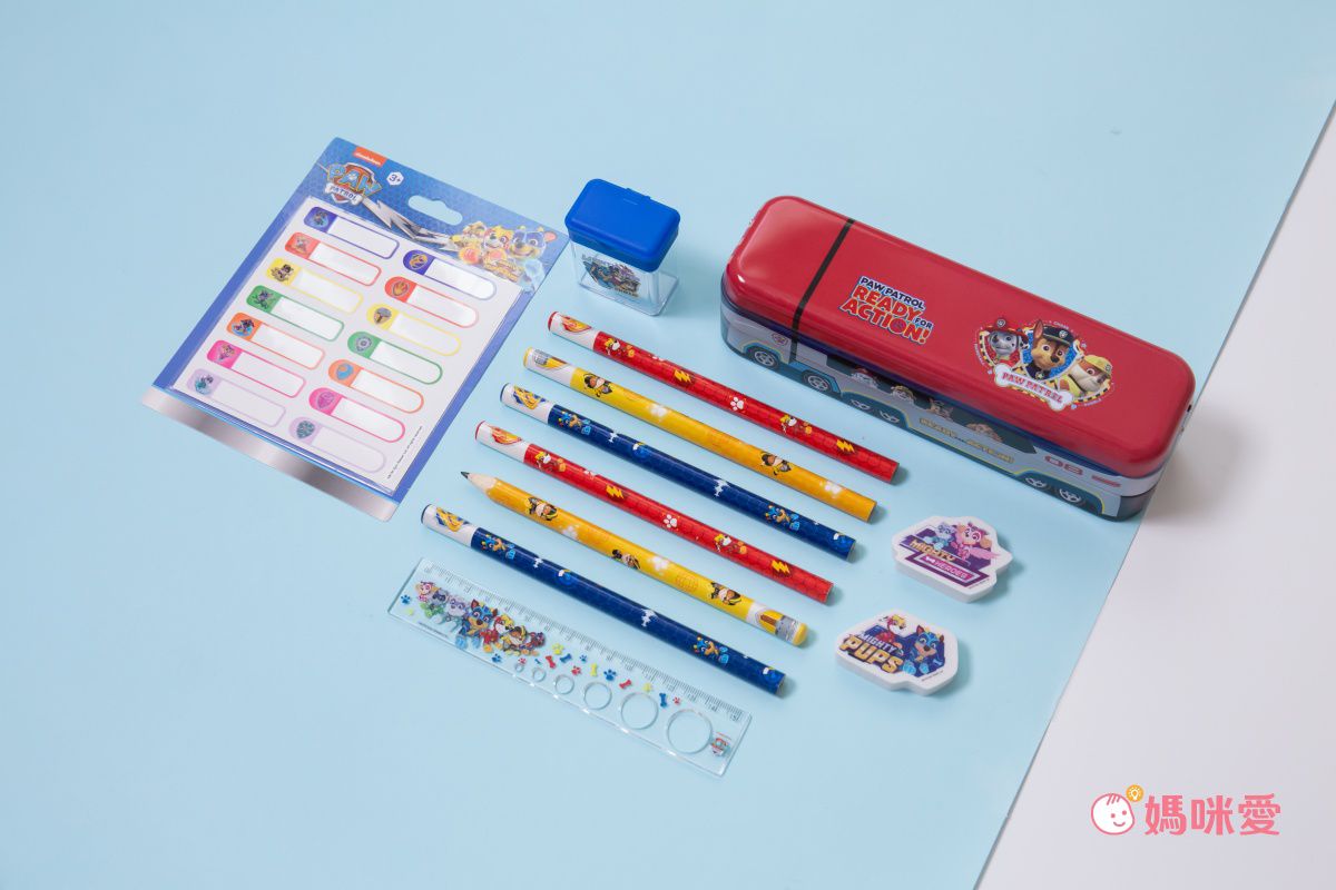 汪汪隊立大功 - 鉛筆盒套組(鉛筆盒*1+三角鉛筆*6+造型橡皮擦*2+洞洞尺*1+雙孔削筆器*1) 贈 防水姓名貼*2
