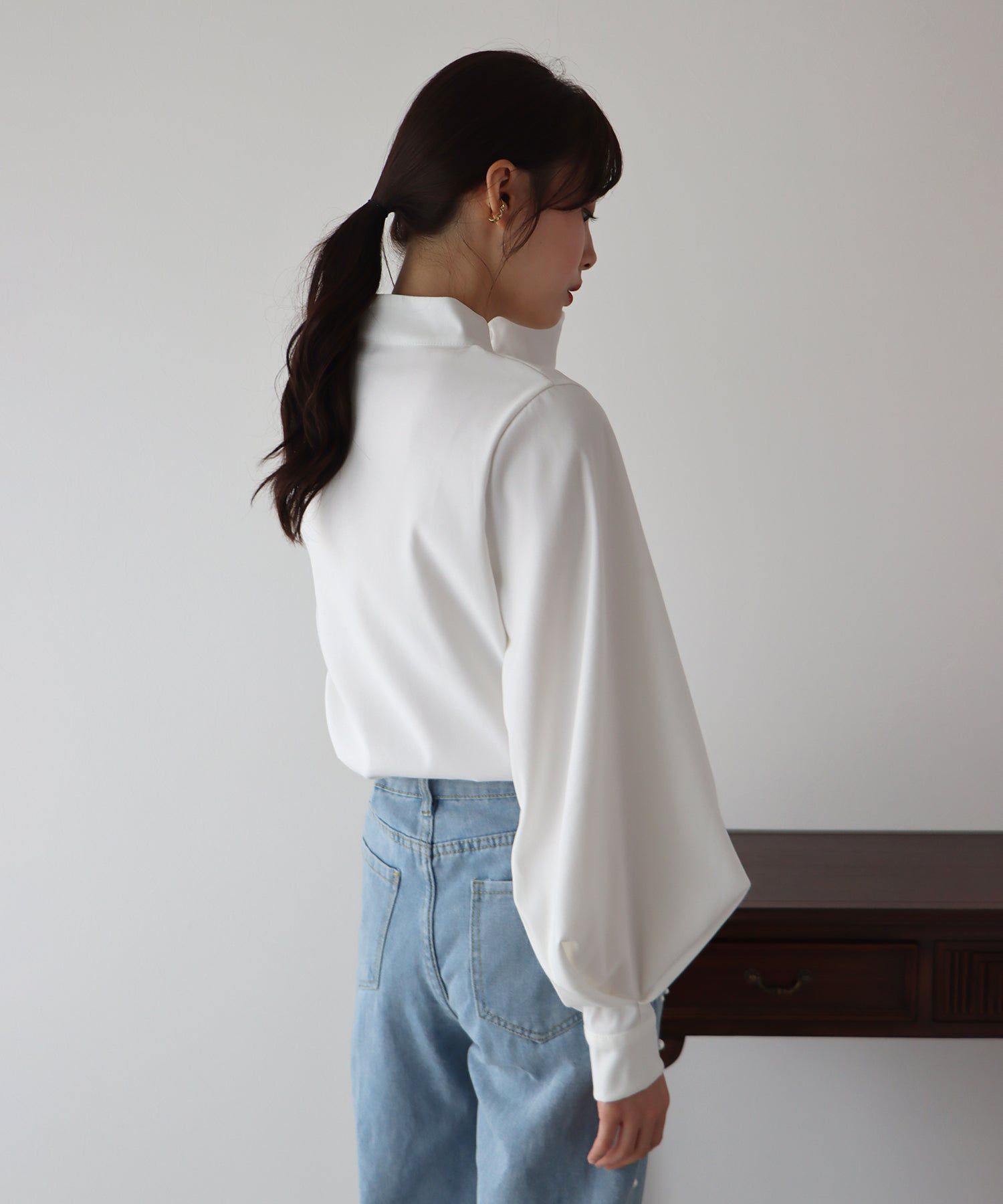 日本 BLUE EAST - 知性小立領氣球長袖襯衫-淺粉