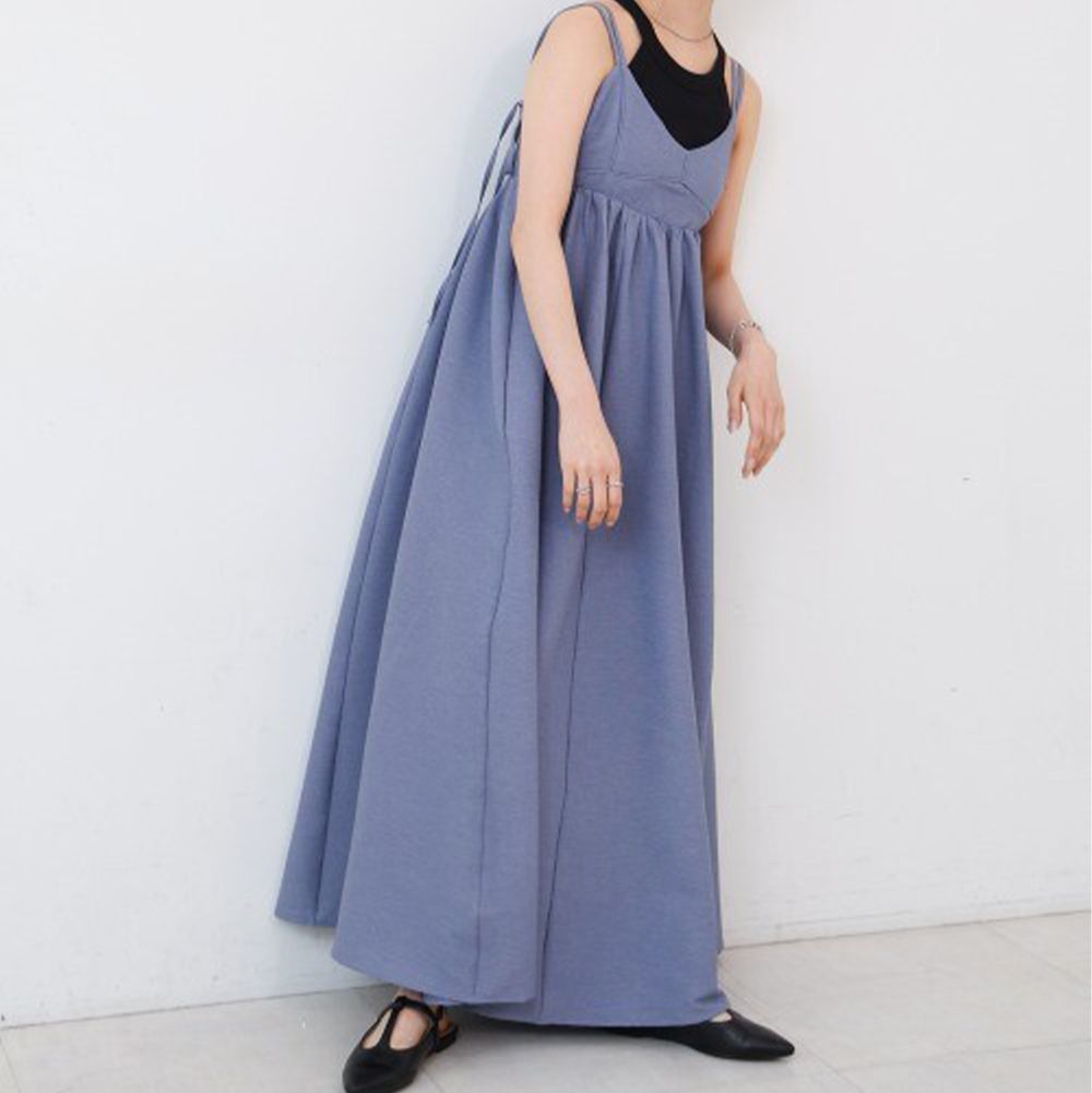束胸感俏麗喇叭裙細肩帶洋裝-煙燻藍