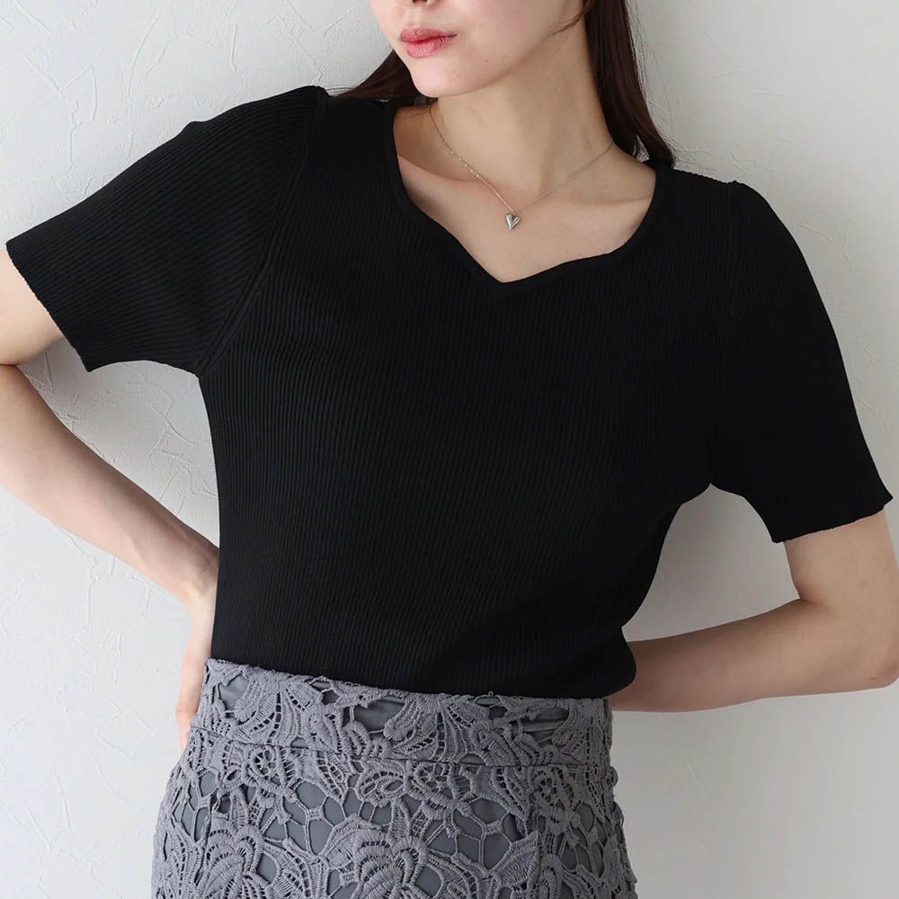 合身羅紋甜美桃心領短袖上衣-黑