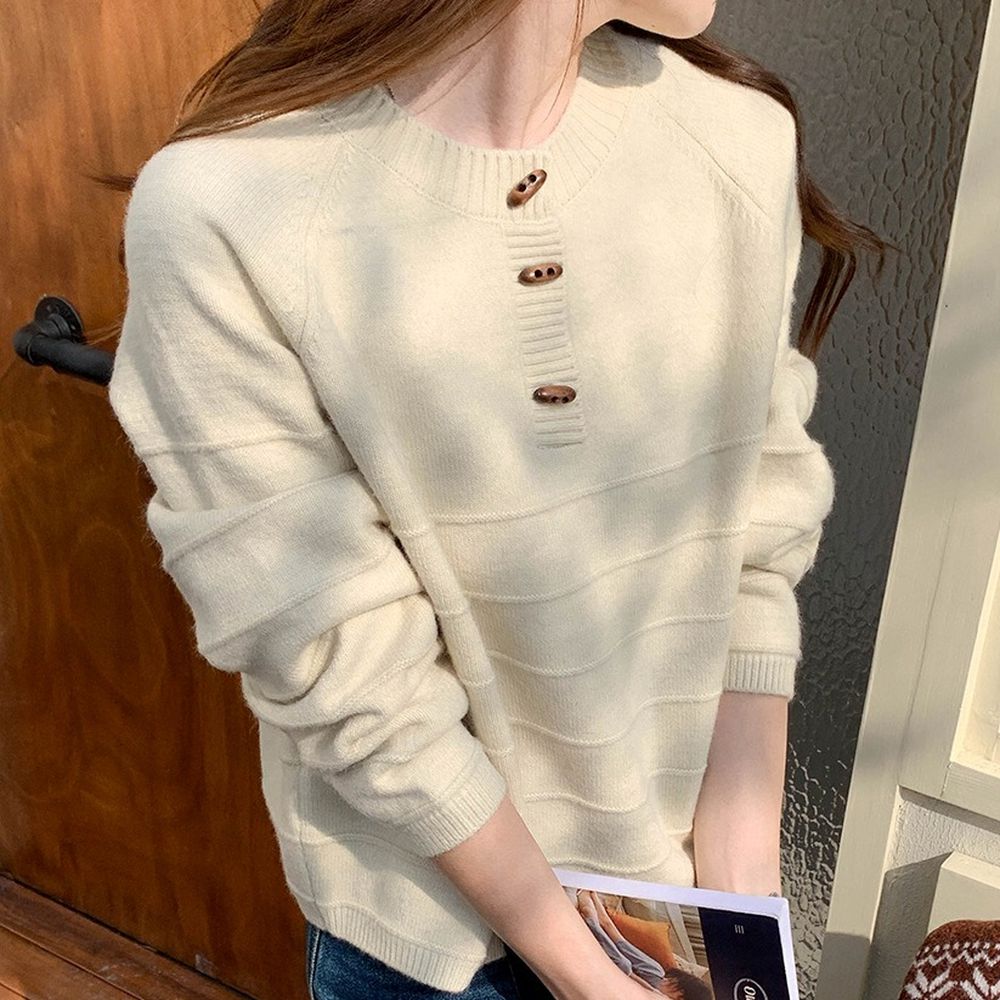 立體感編織紋三粒釦長袖針織上衣-米 (F)