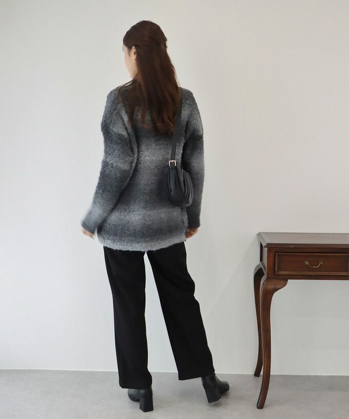 日本 BLUE EAST - 柔軟的夢漸層圓領毛衣-海洋藍