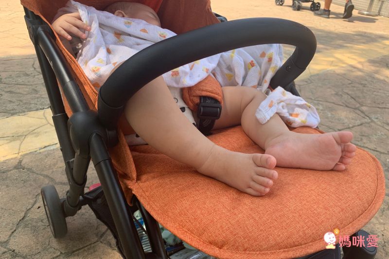 首賣 59 折【英國 Unilove 登機推車 】可平躺，出生用到 3 歲