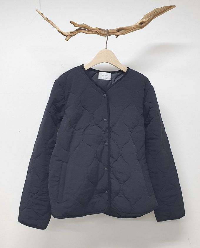 韓國 LANDING - 韓國製絎縫壓紋鋪棉圓領外套-黑 (FREE)