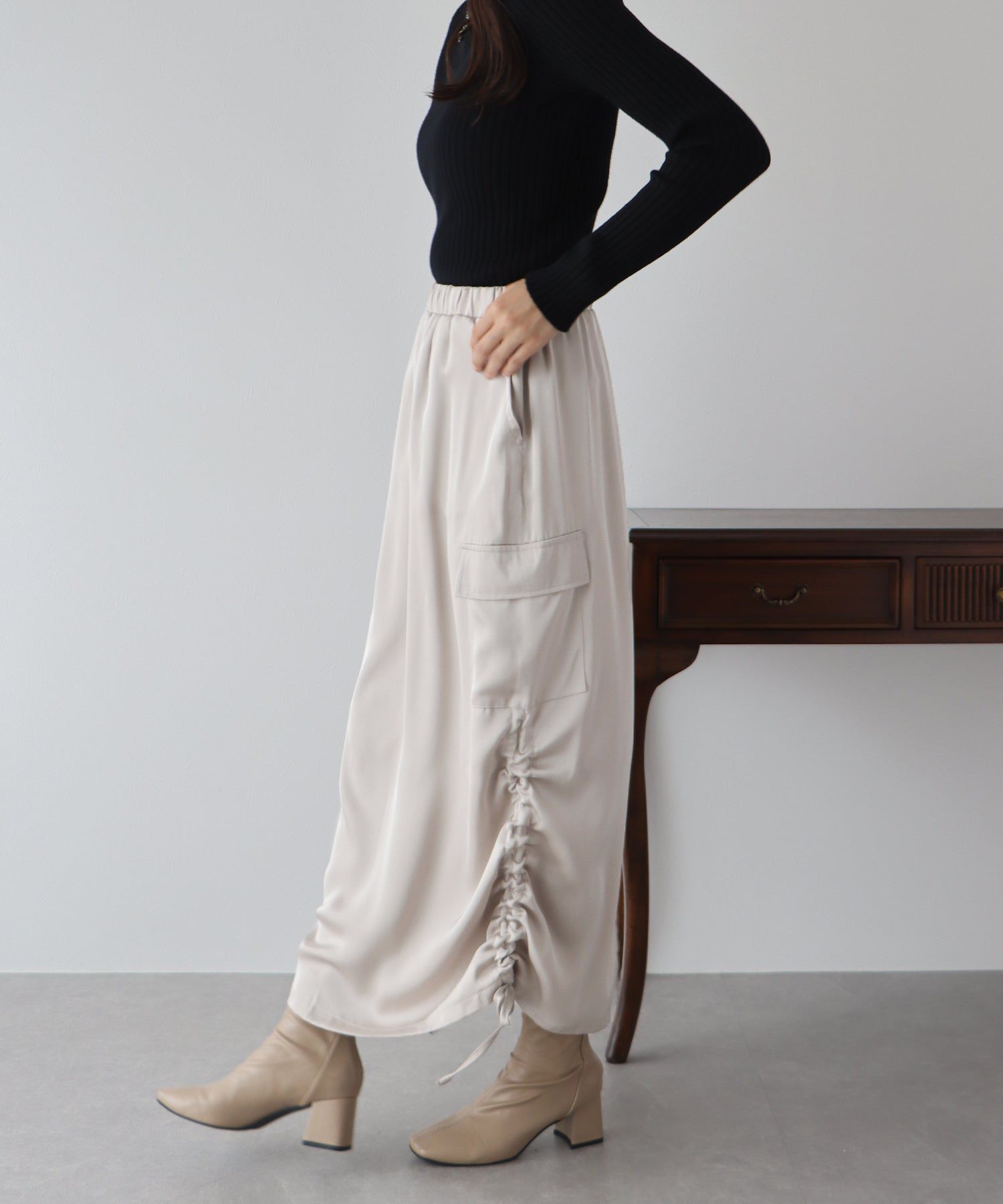 日本 BLUE EAST - 帥氣側抽繩工裝裙-深灰