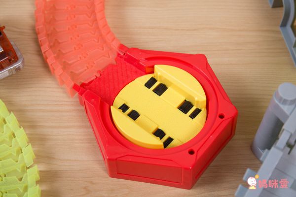 BQOCH - 【兒童益智玩具】電動夜光軌道車 交叉道路過山洞款 (151pcs)