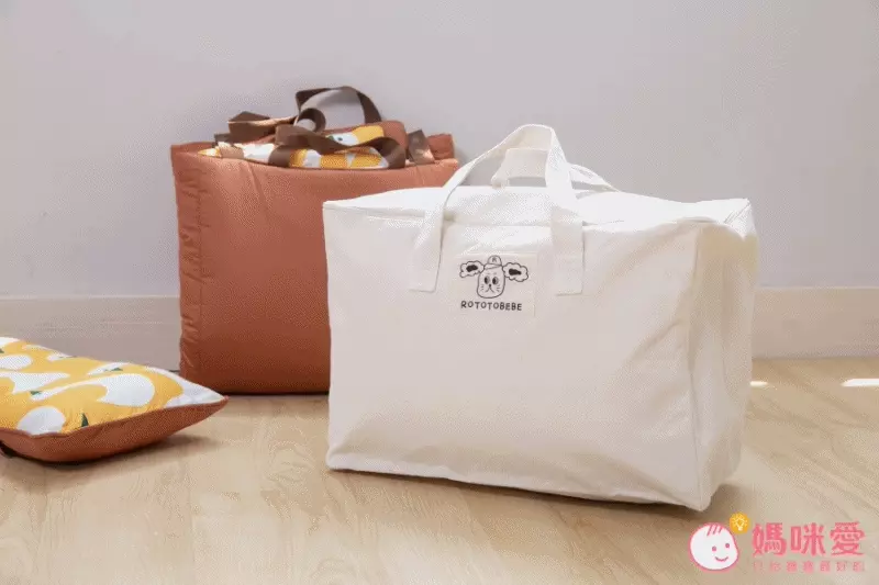 他們家有另外做帆布收納袋，100%棉質，手感是偏硬挺的帆布材質哦