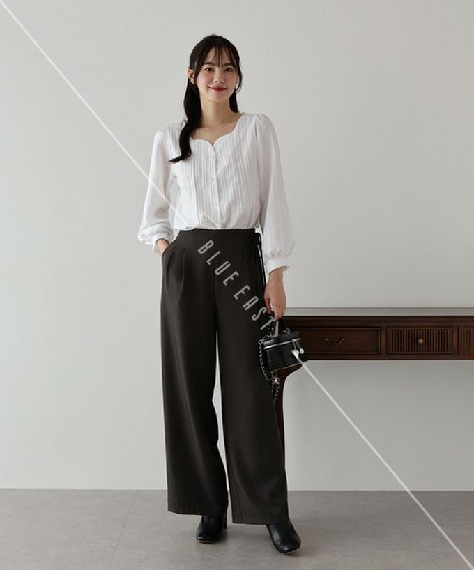 日本 BLUE EAST - 甜美心型領線條紋理長袖襯衫-黑