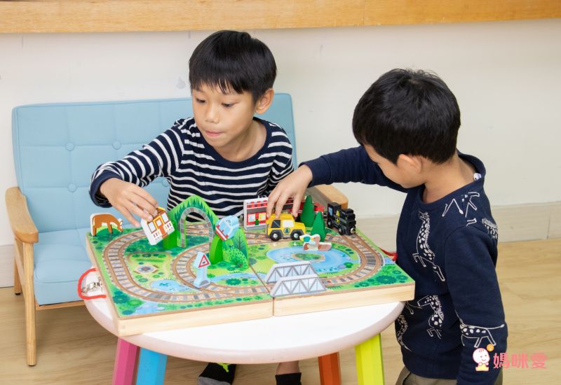 Amazon五星【美國瑪莉莎】超大交通遊戲地墊、木製軌道車車玩具