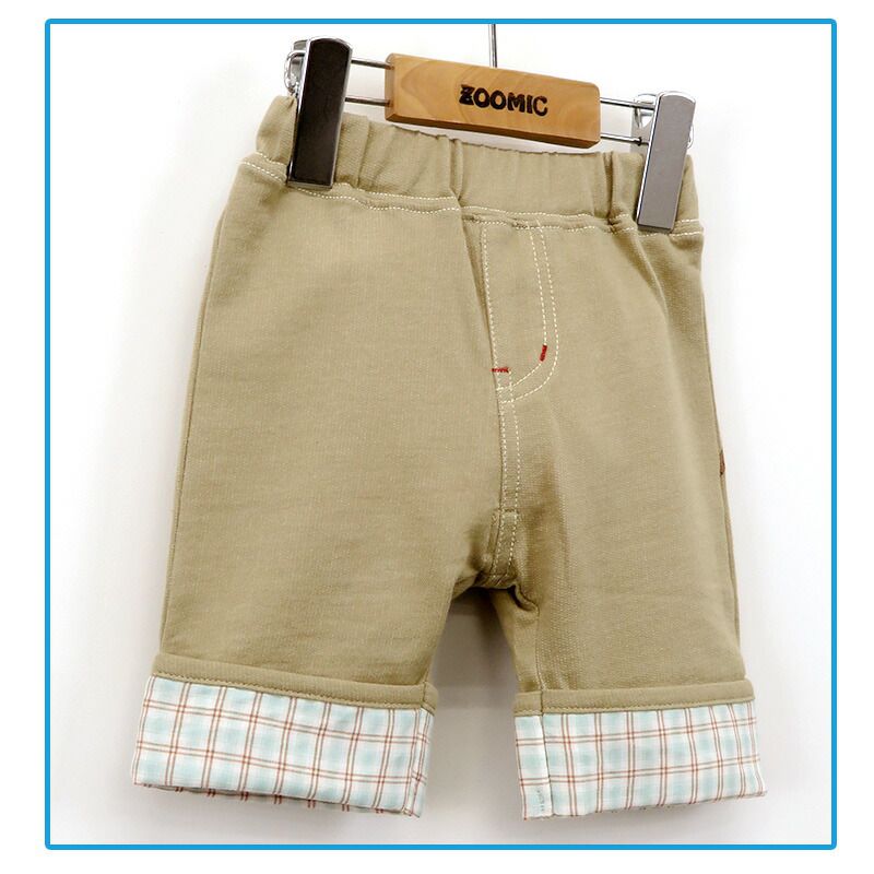 日本 ZOOLAND - 背後童趣印花下擺摺邊短褲-卡其