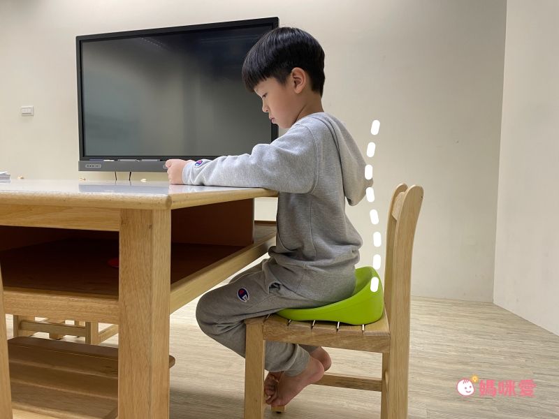 日本文具 SONIC - 人體工學 兒童學習椅墊