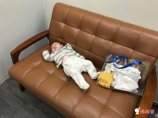 【Baby Salon 樂游館】一對一嬰兒游泳、寶寶按摩 SPA