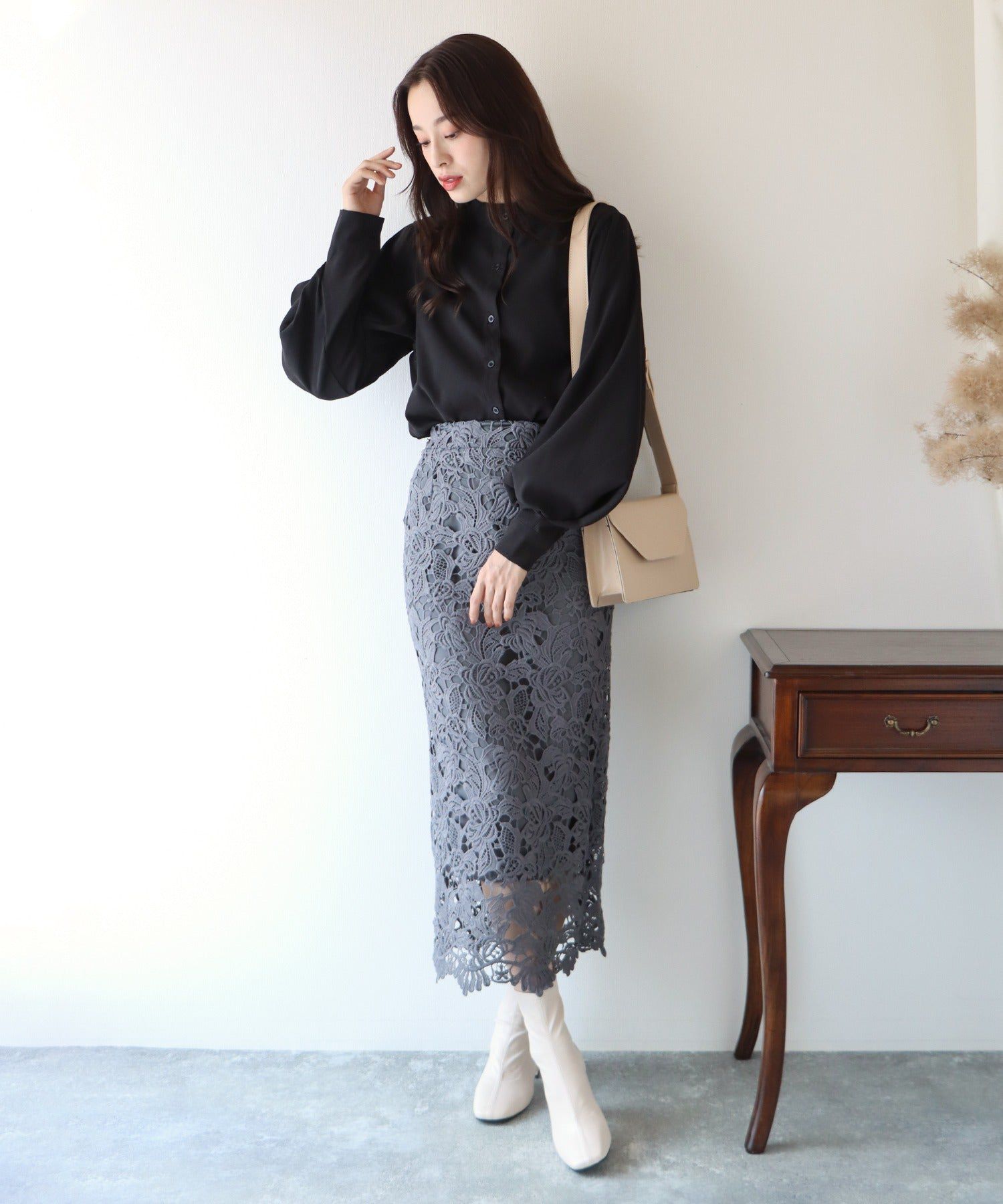 日本 BLUE EAST - 知性小立領氣球長袖襯衫-淺粉