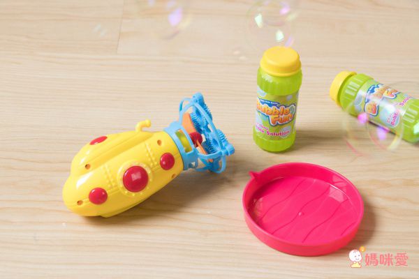 樂彩森林 - 電動泡泡機-潛水艇(顏色隨機)(附泡泡水60ml)