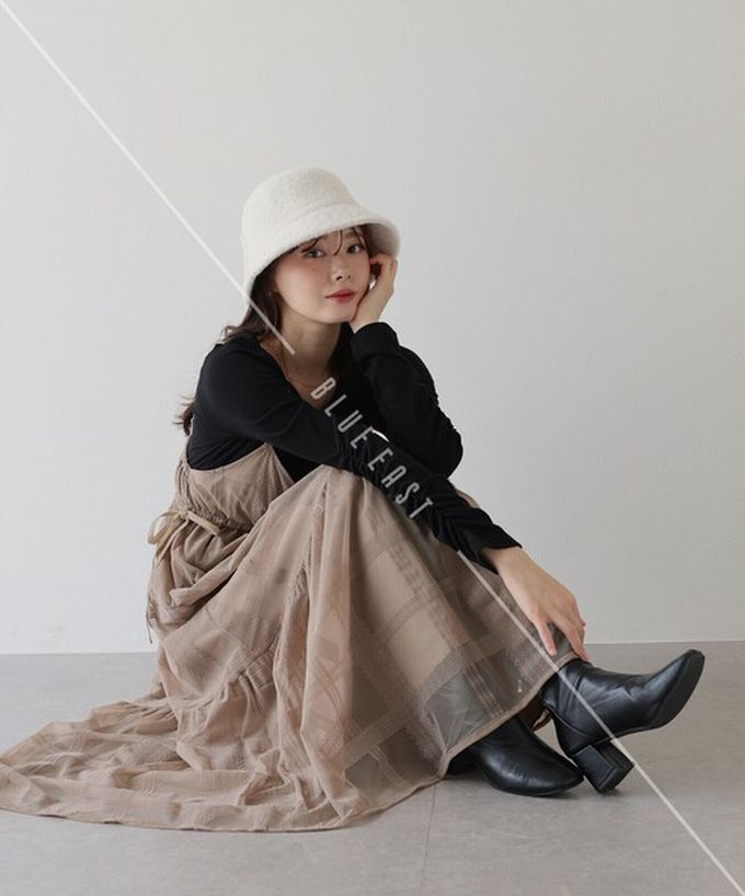 日本 BLUE EAST - 甜美植絨大格紋吊帶背心洋裝-卡其