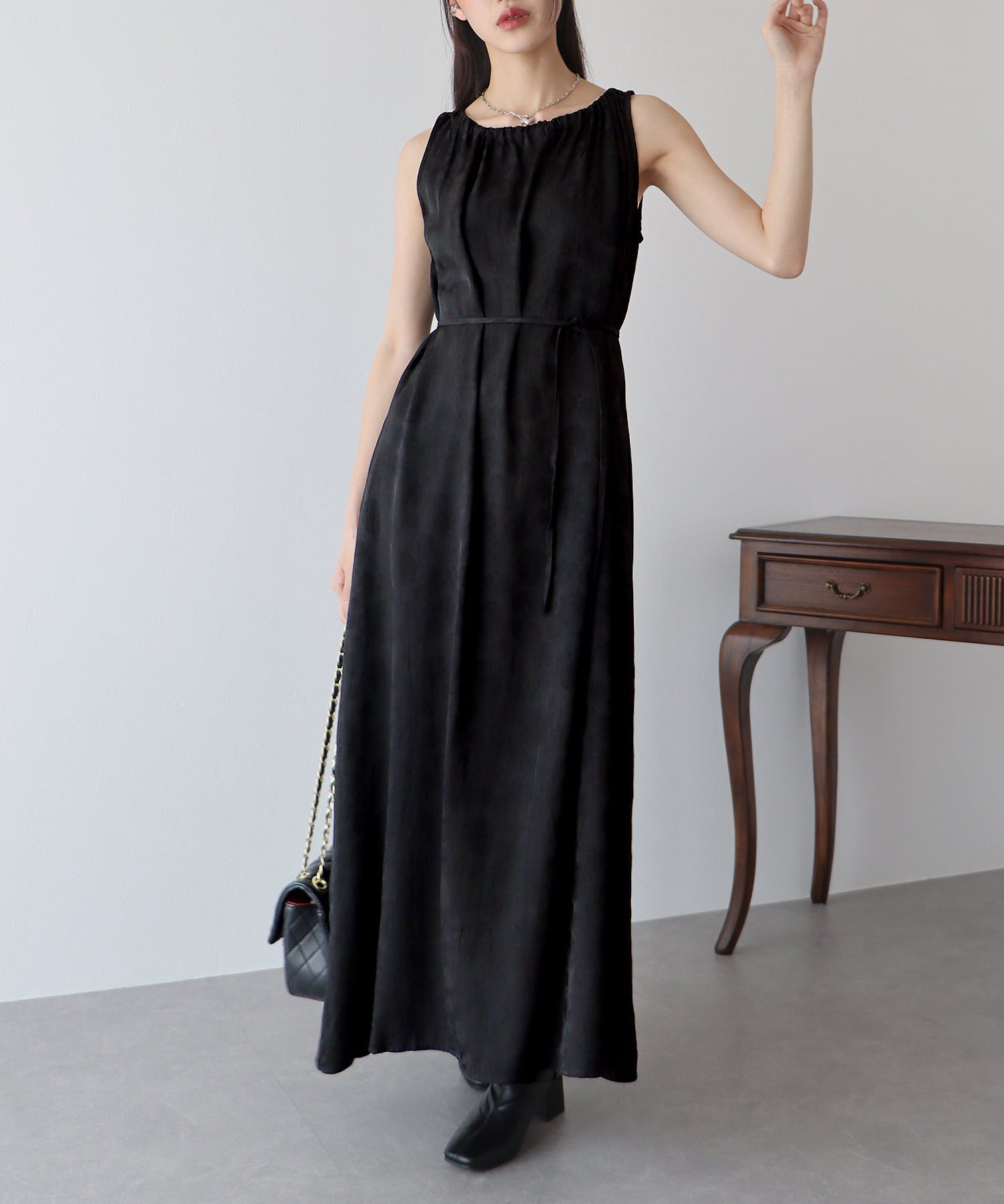 日本 BLUE EAST - 浪漫女神緹花綁帶無袖洋裝-米杏