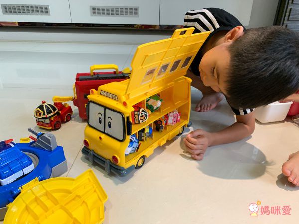 POLI 波力救援小英雄 - 【獨家超值5入組】校車合金車收納盒+4台合金車-校車合金車收納盒+合金車赫利+合金車羅伊+合金車波力+合金車安寶