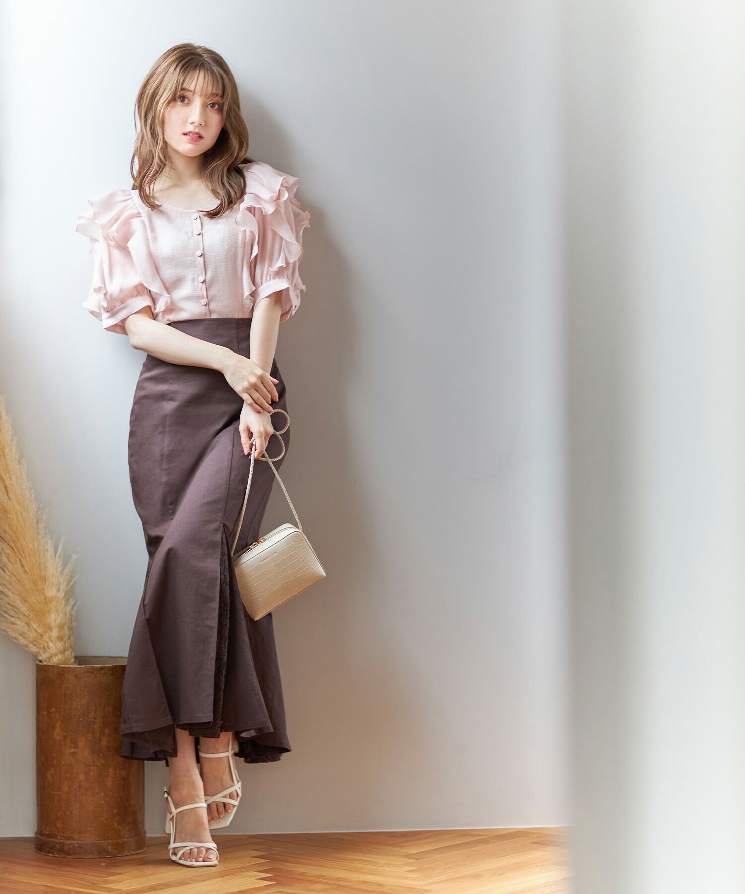 日本 tocco-closet - 優雅光澤感綁帶短袖上衣-星塵粉