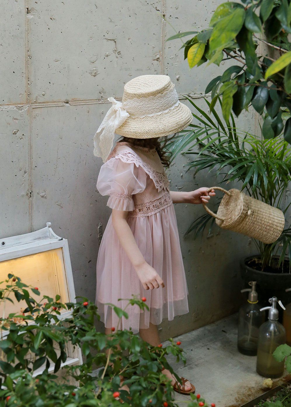 韓國 PuellaFLO - 鏤空花朵圓領網紗洋裝-粉紅