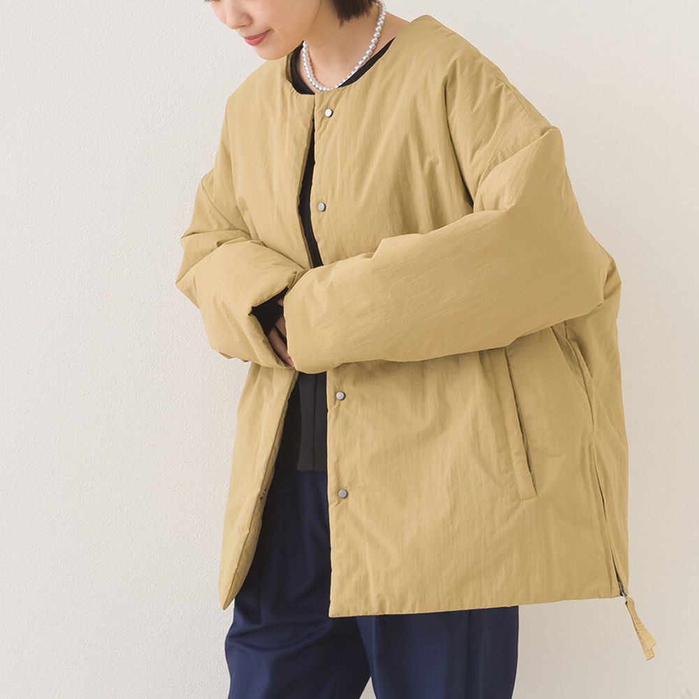 側拉鍊造型科技羽絨無領保暖外套-淺卡其