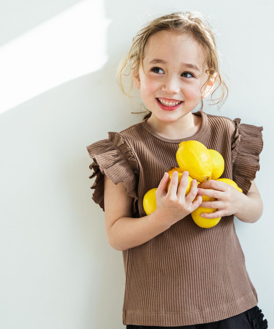 日本 PAIRMANON - 純棉荷葉衣袖拼接鬆餅紋短T-黑