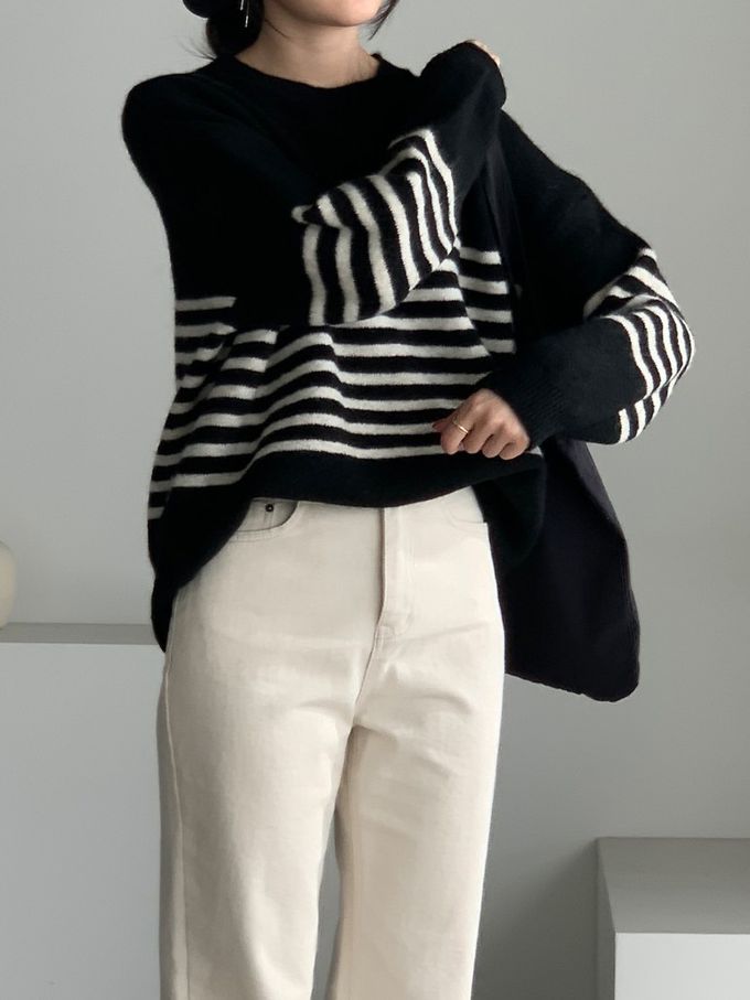 韓國女裝連線 - 條紋點綴寬鬆版型針織上衣-黑 (FREE)