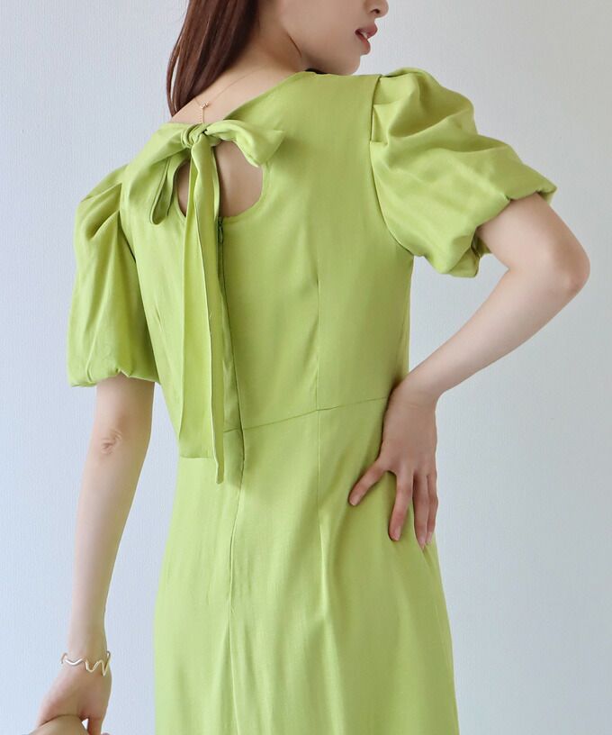 日本 BLUE EAST - 時光漫漫後綁帶泡泡袖洋裝-簡約黑