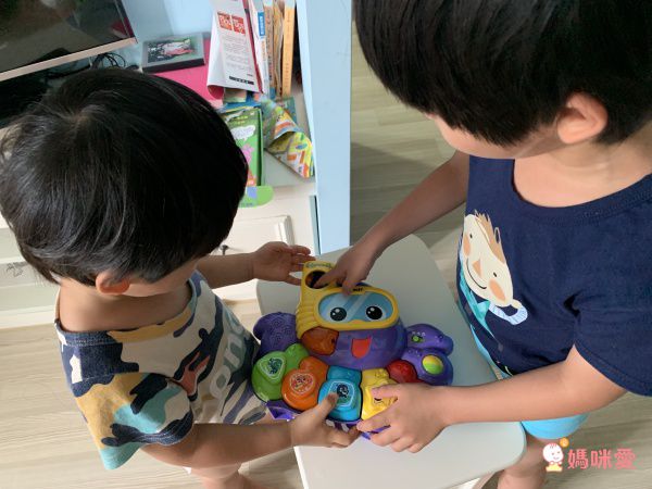 媽咪洗澡神助手♡【英國Vtech ✖ 加拿大MARCUS】歡樂聲光洗澡玩具♡泡泡章魚邊洗澡邊唱歌