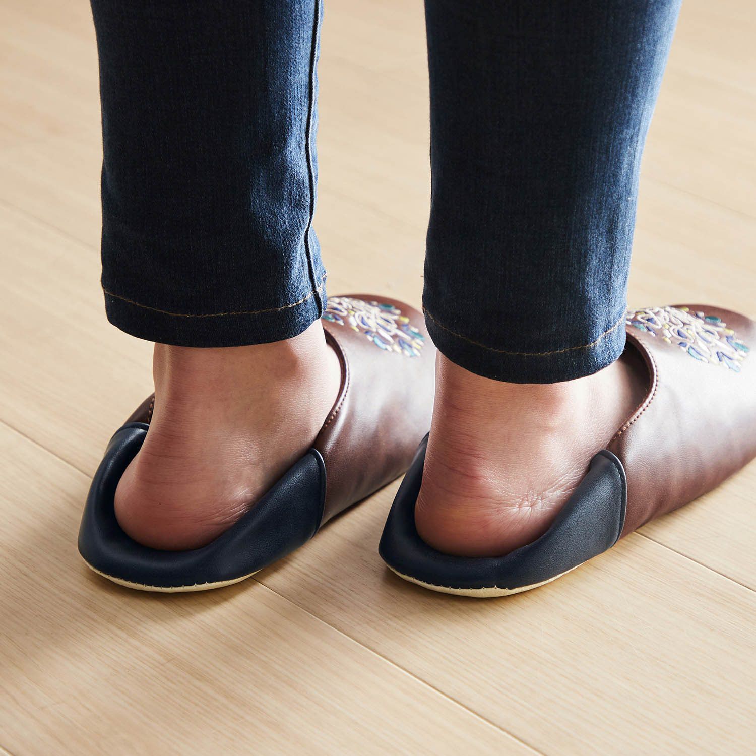 日本千趣會 - 北歐風 皮質麵包型室內拖鞋-煙花綻放-咖啡x黑 (M(24-26cm))